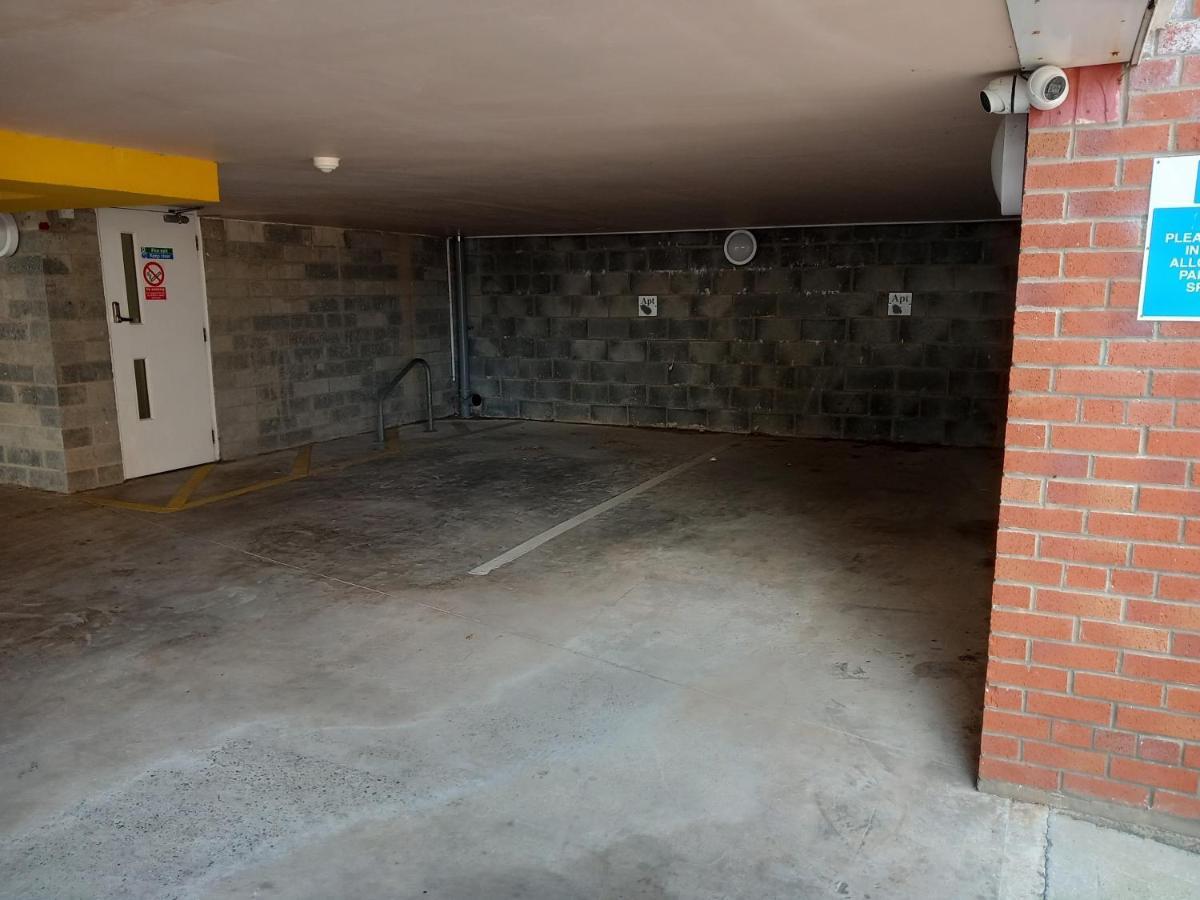 Harbourside - 1 Bed Apartment *