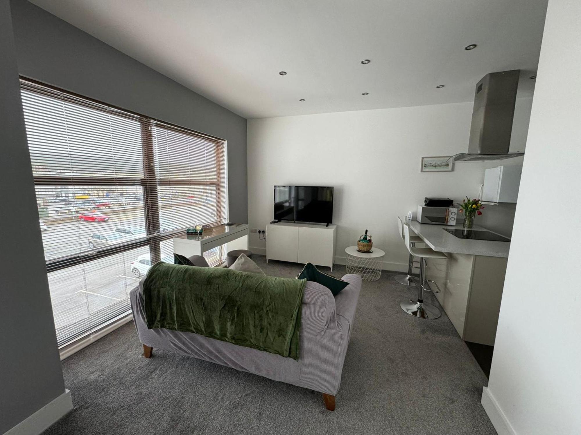 Harbourside - 1 Bed Apartment *